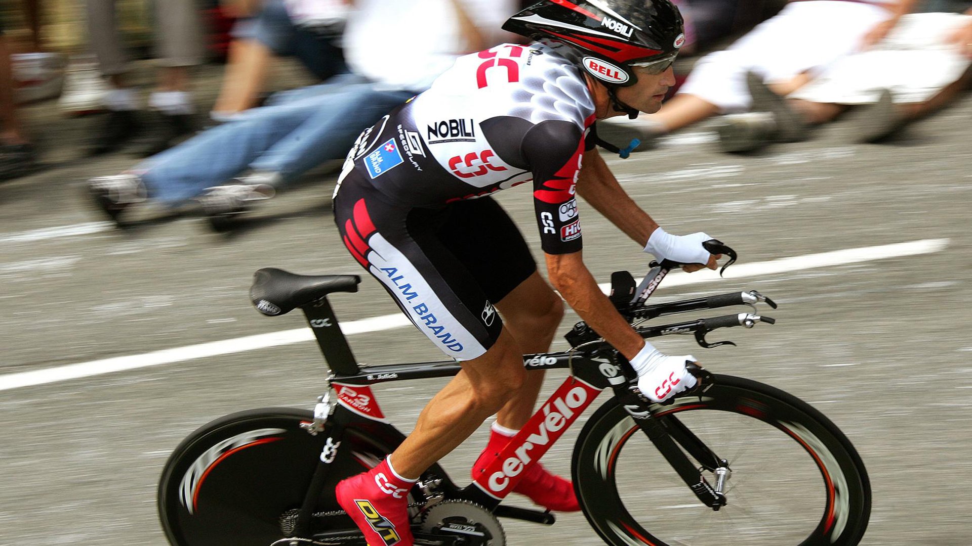 湖人两大亮点显著提升！东契奇改进两处失误，詹姆斯喜上眉梢，新援表现抢眼