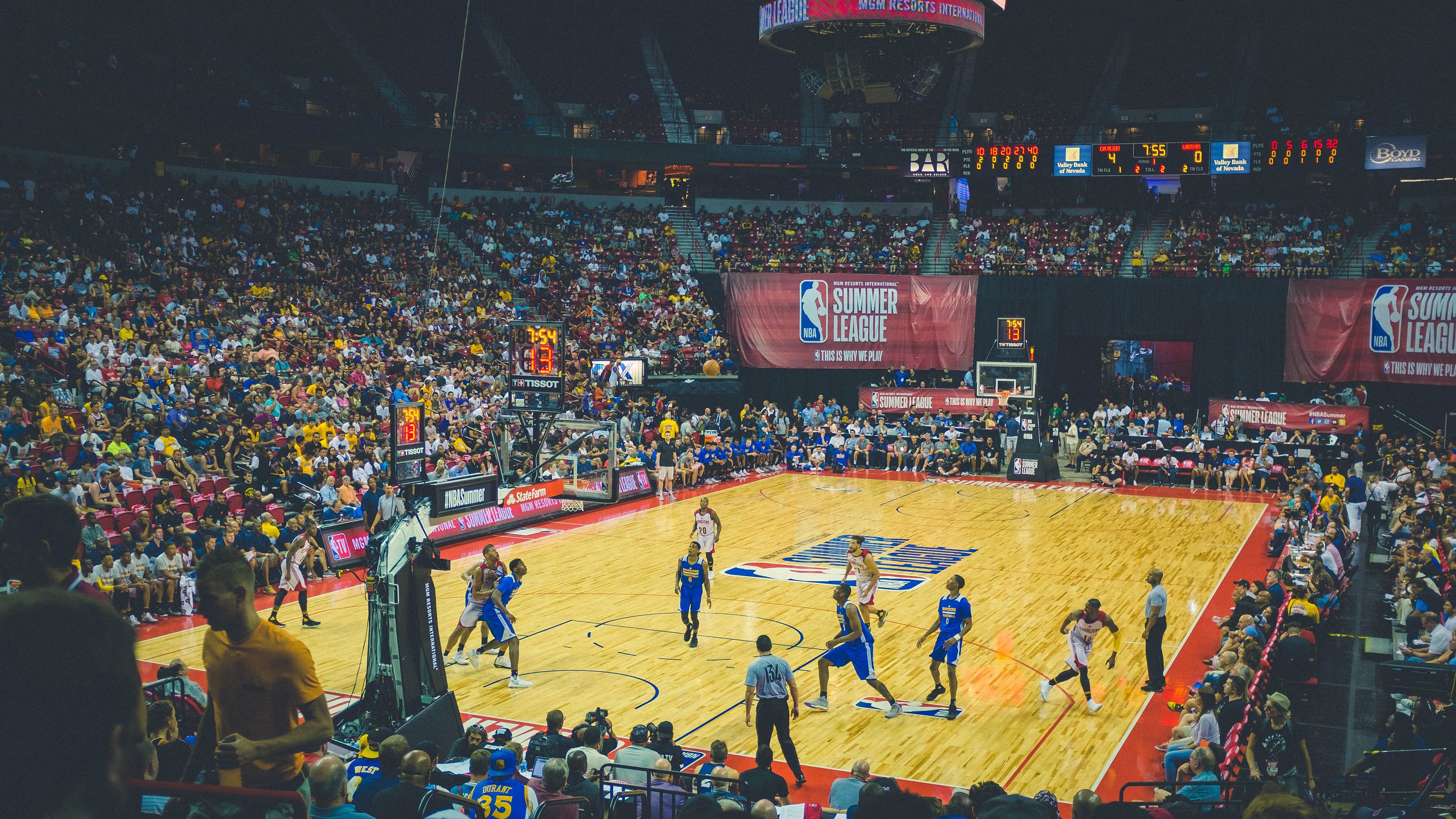 湖人阵容调整，期待更好表现，湖人阵容强大